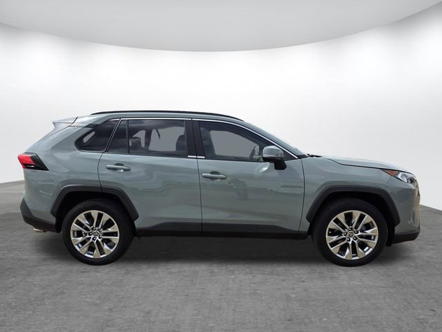 Used 2020 Toyota RAV4 XLE Premium image 5