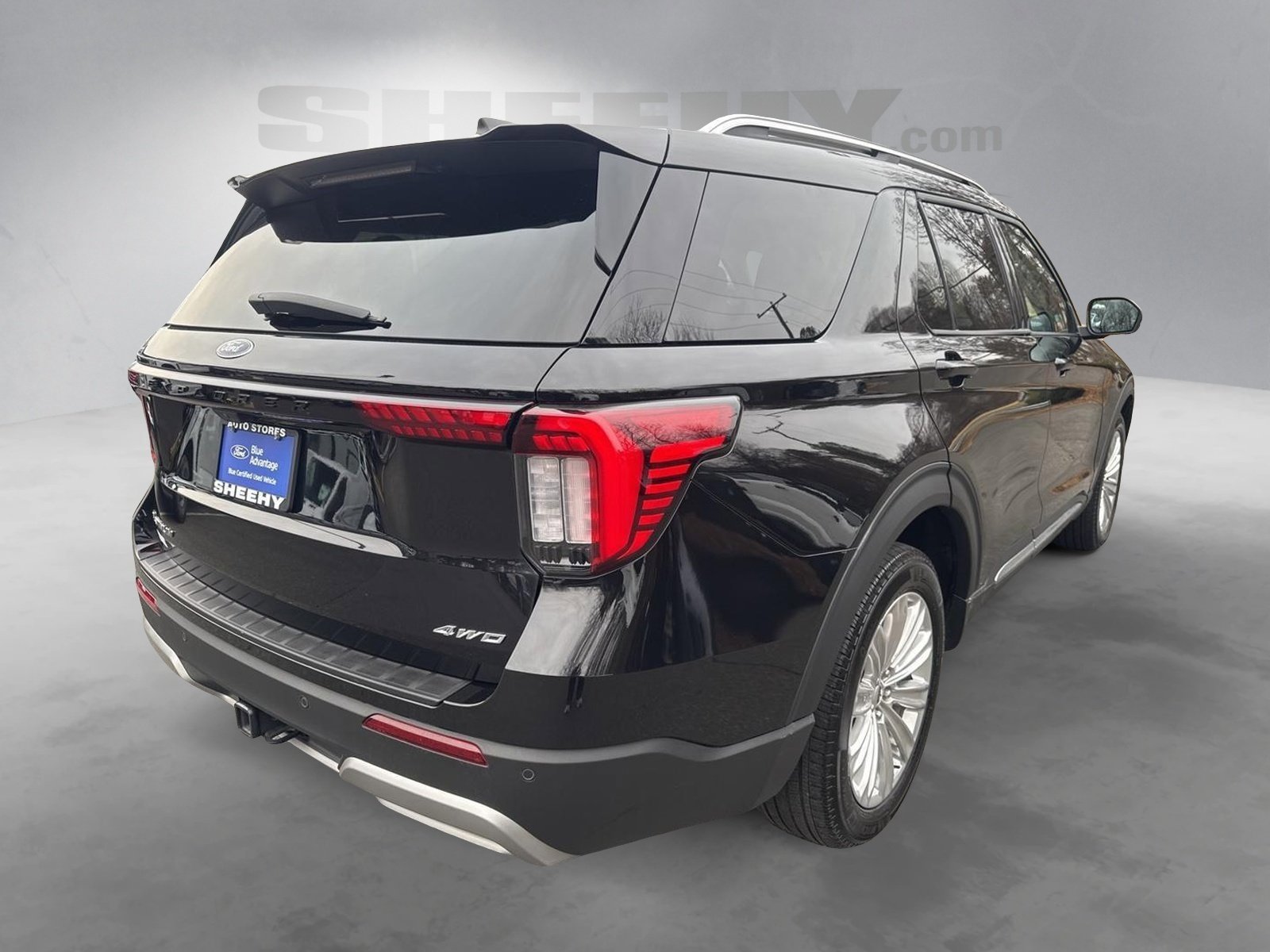 Certified 2025 Ford Explorer Platinum w/ LUX Leather Package image 5
