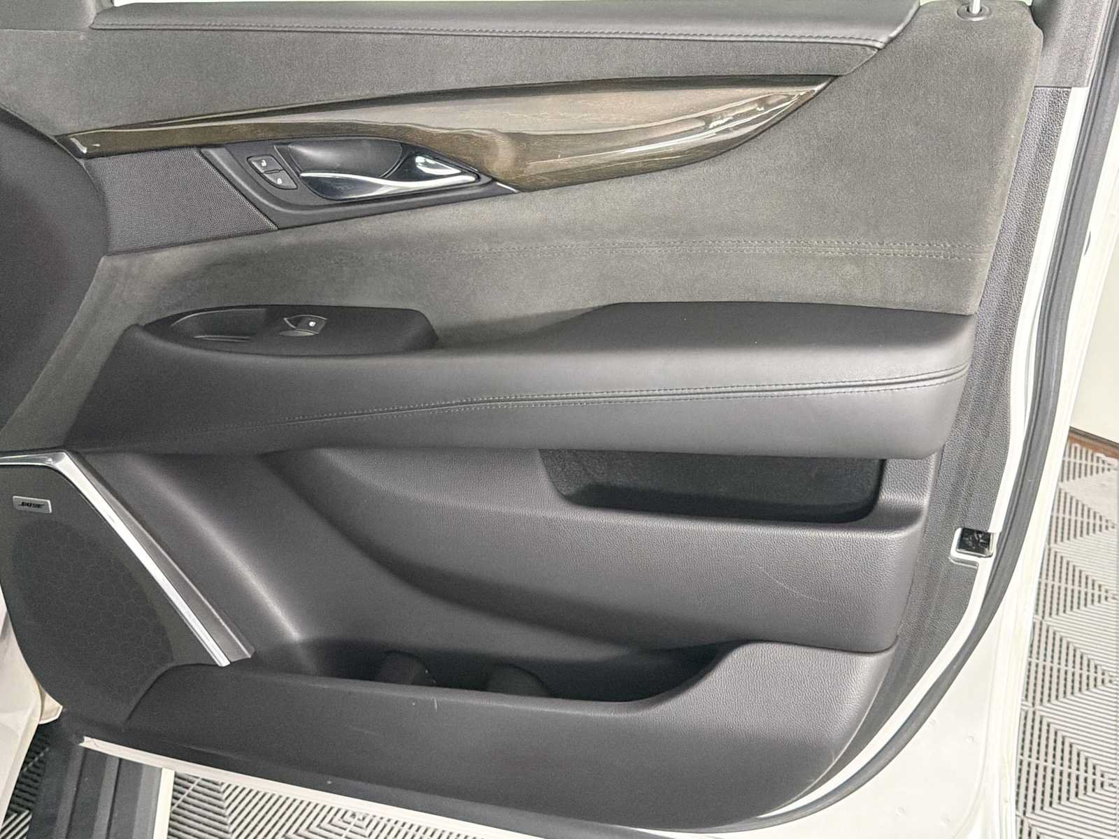 Used 2019 Cadillac Escalade Platinum AWD/4WD image 18