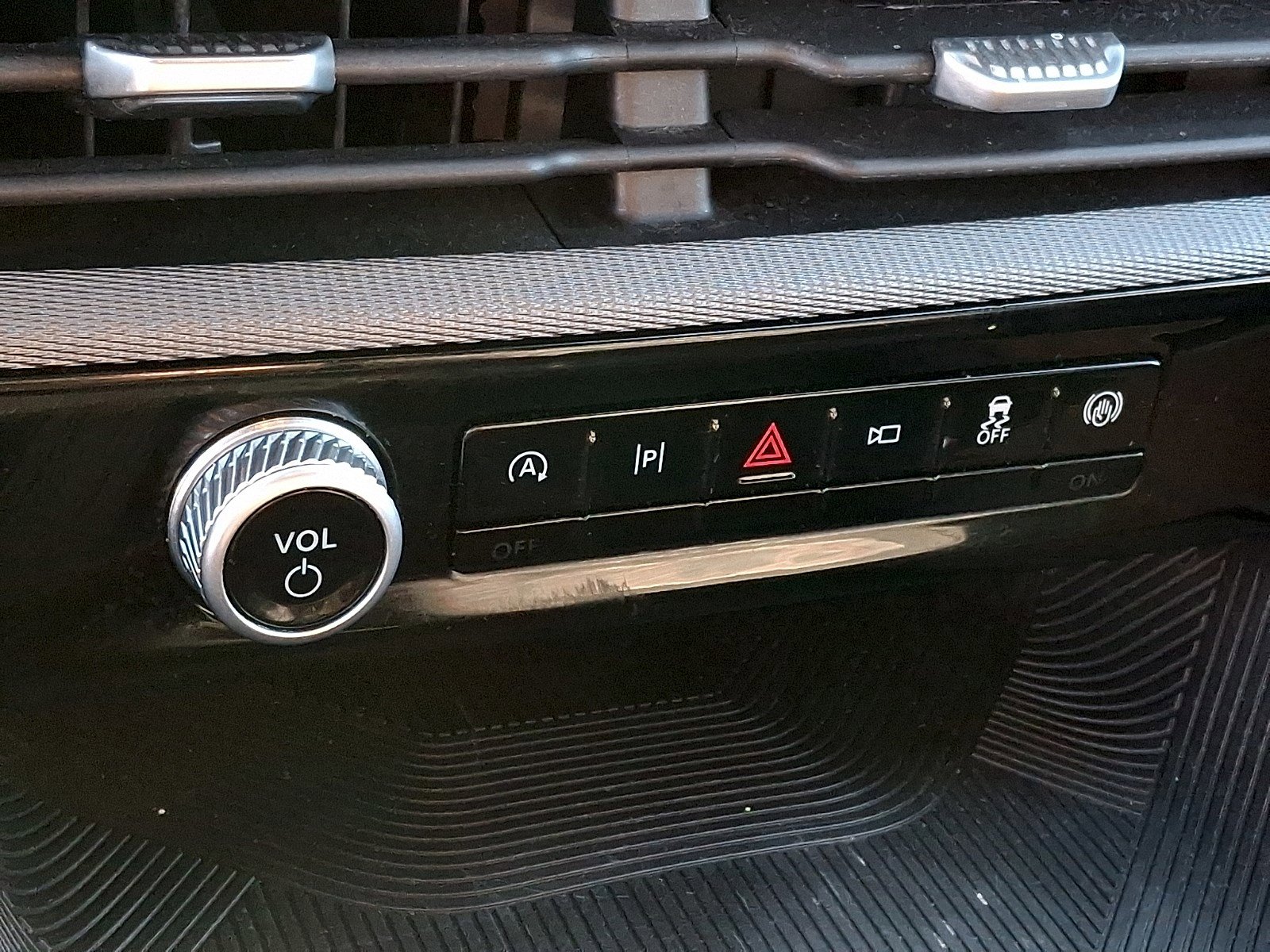 Certified 2025 Ford Explorer ST-Line w/ ST-Line Street Pack image 22