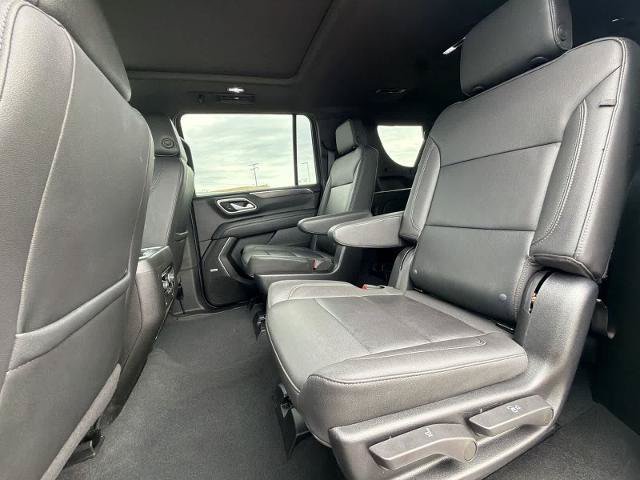 Used 2022 Chevrolet Suburban Z71 w/ Luxury Package AWD/4WD image 19