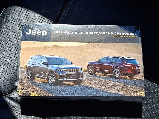Used 2022 Jeep Grand Cherokee Overland AWD/4WD image 27