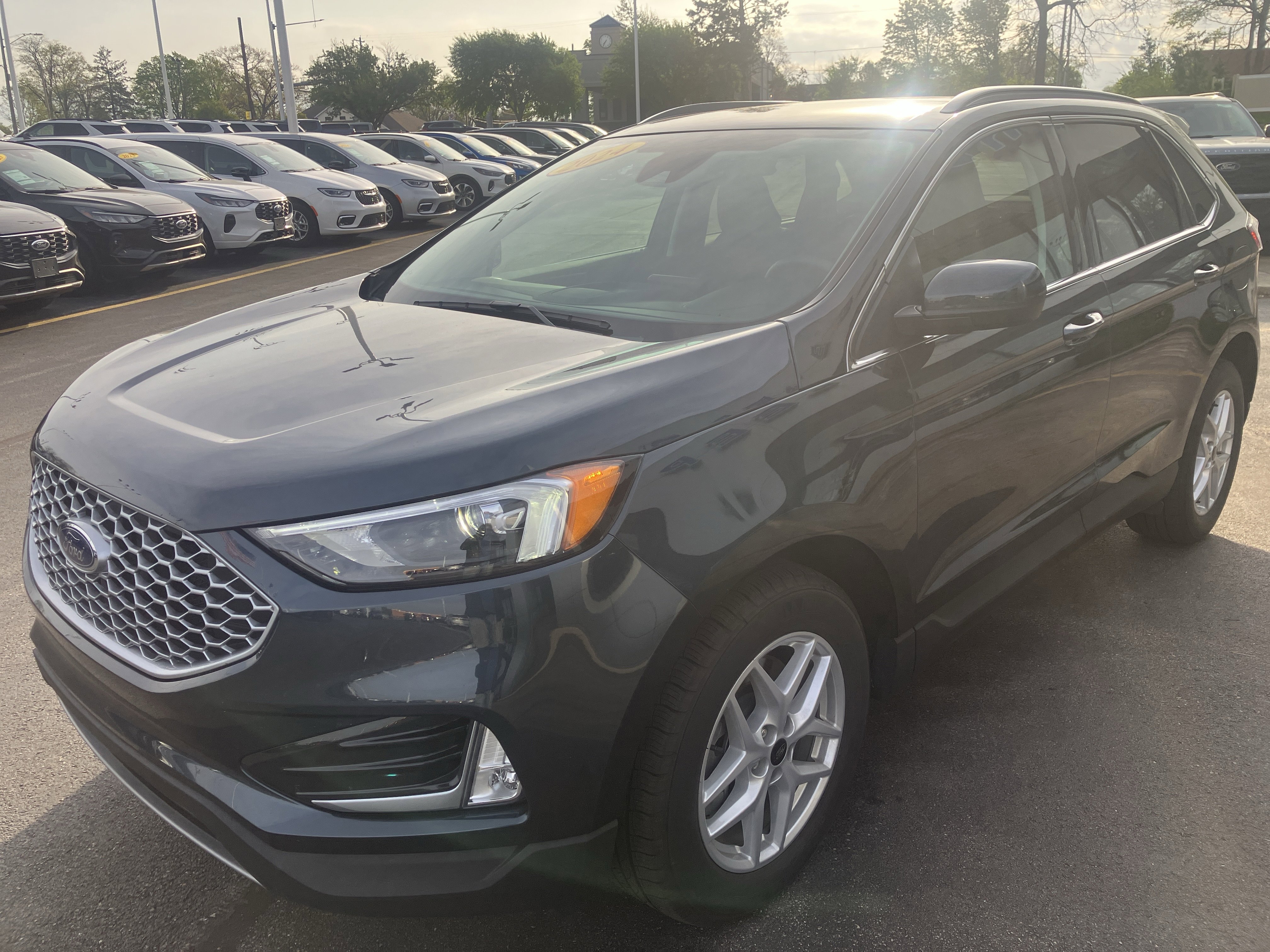 Certified 2024 Ford Edge SEL w/ Convenience Package AWD/4WD image 3