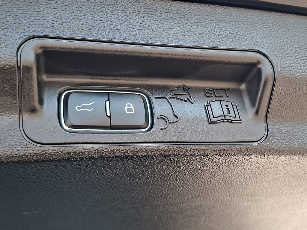 Certified 2023 Ford Explorer XLT w/ Equipment Group 202A image 31