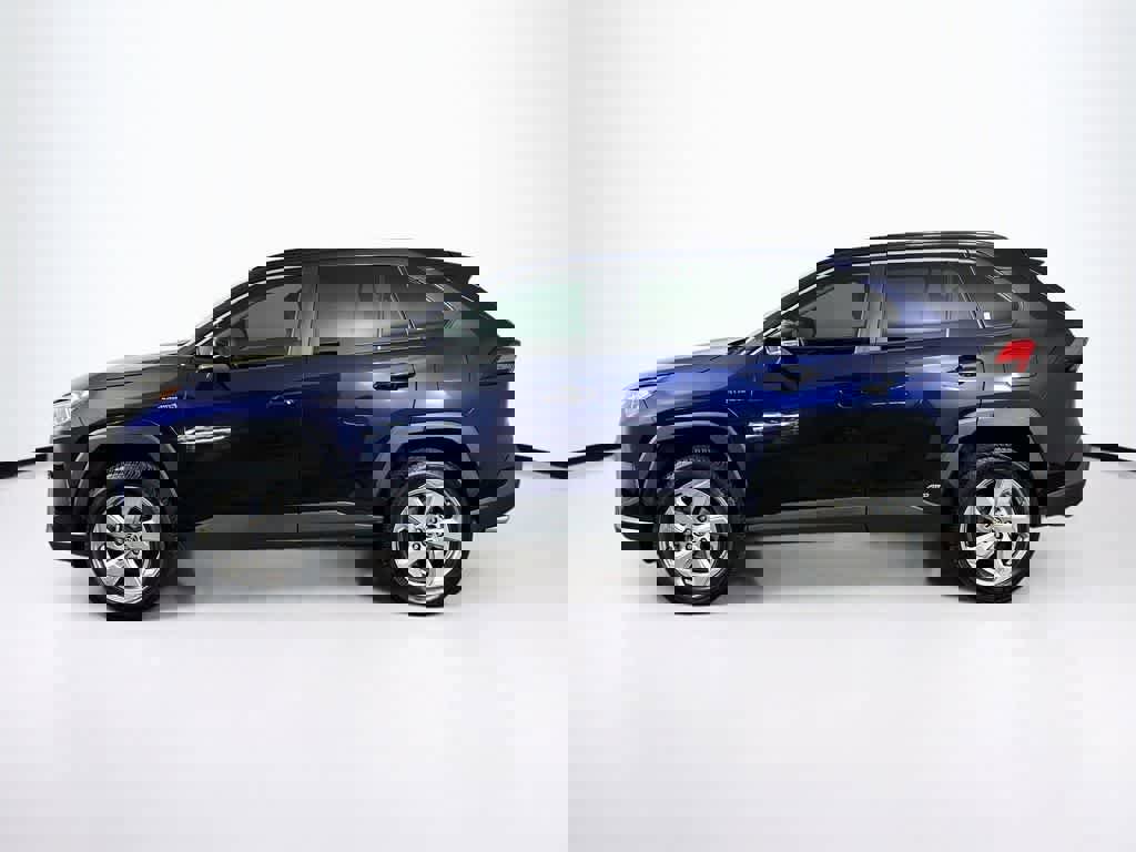 Used 2021 Toyota RAV4 XLE Premium image 3