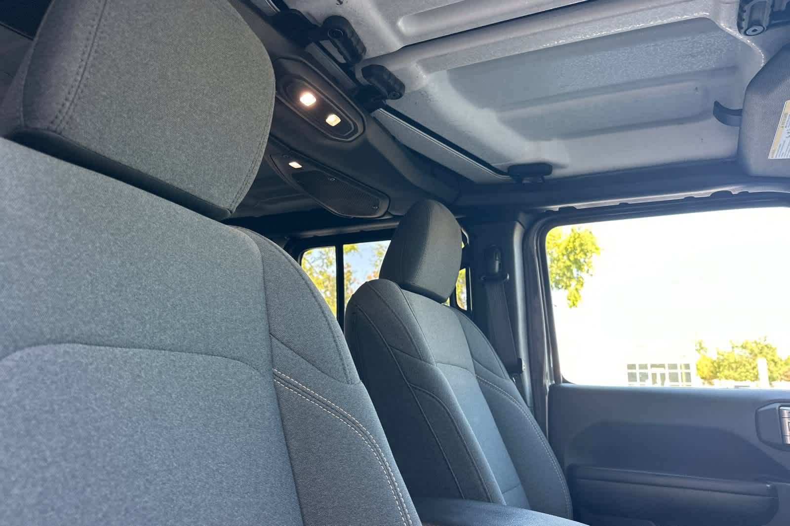 Used 2025 Jeep Wrangler Unlimited Sport AWD/4WD image 18