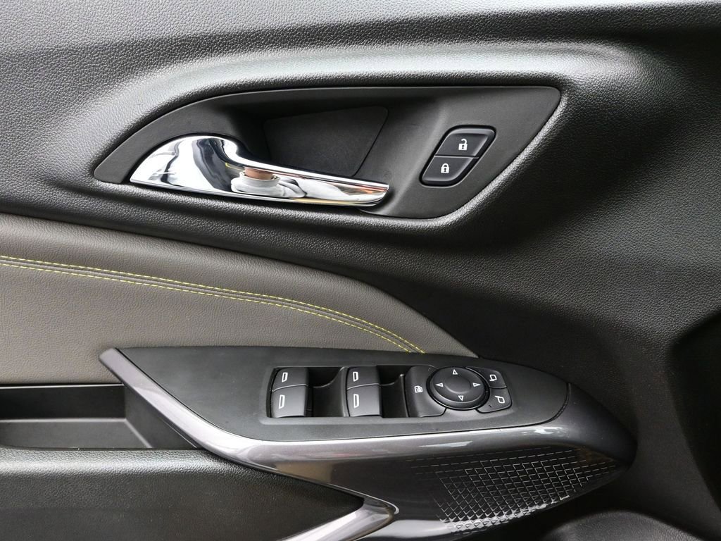 Used 2024 Chevrolet Trax ACTIV w/ Sunroof Package FWD image 17