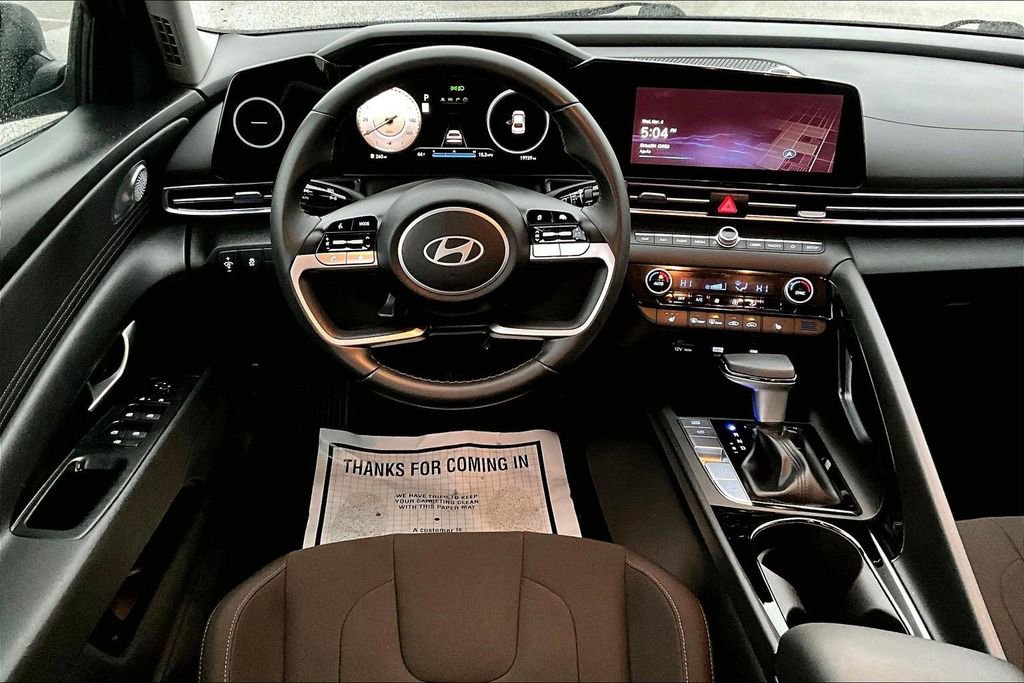 Used 2025 Hyundai Elantra SEL image 5
