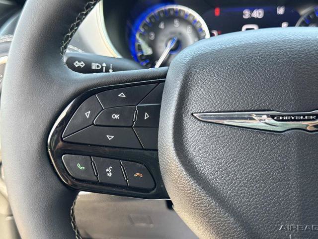 Used 2025 Chrysler Pacifica Limited FWD image 20