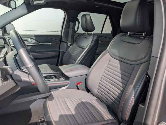 Certified 2025 Ford Explorer ST-Line w/ Premium Package AWD/4WD image 10