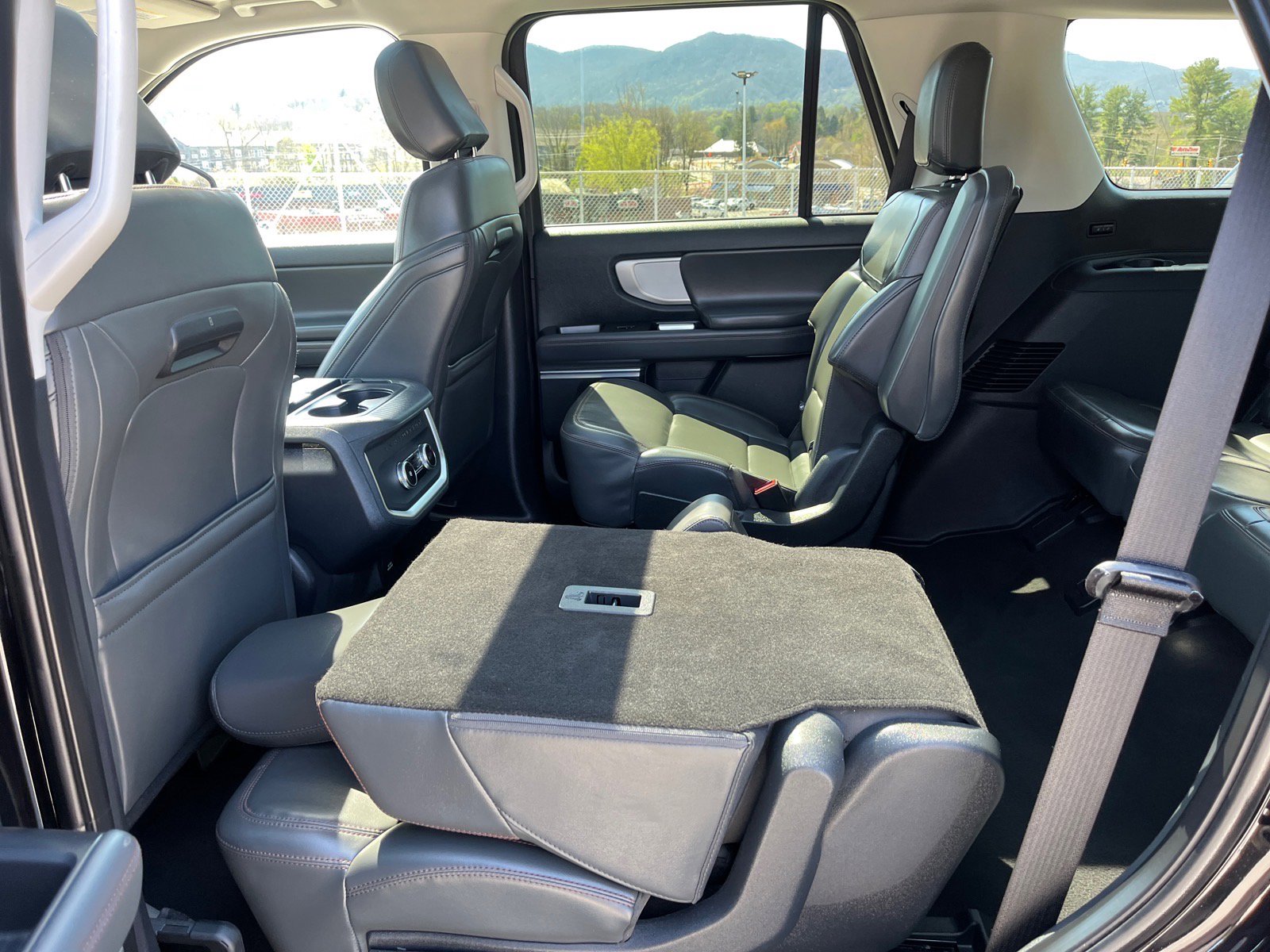 Certified 2025 Ford Expedition Active AWD/4WD image 18