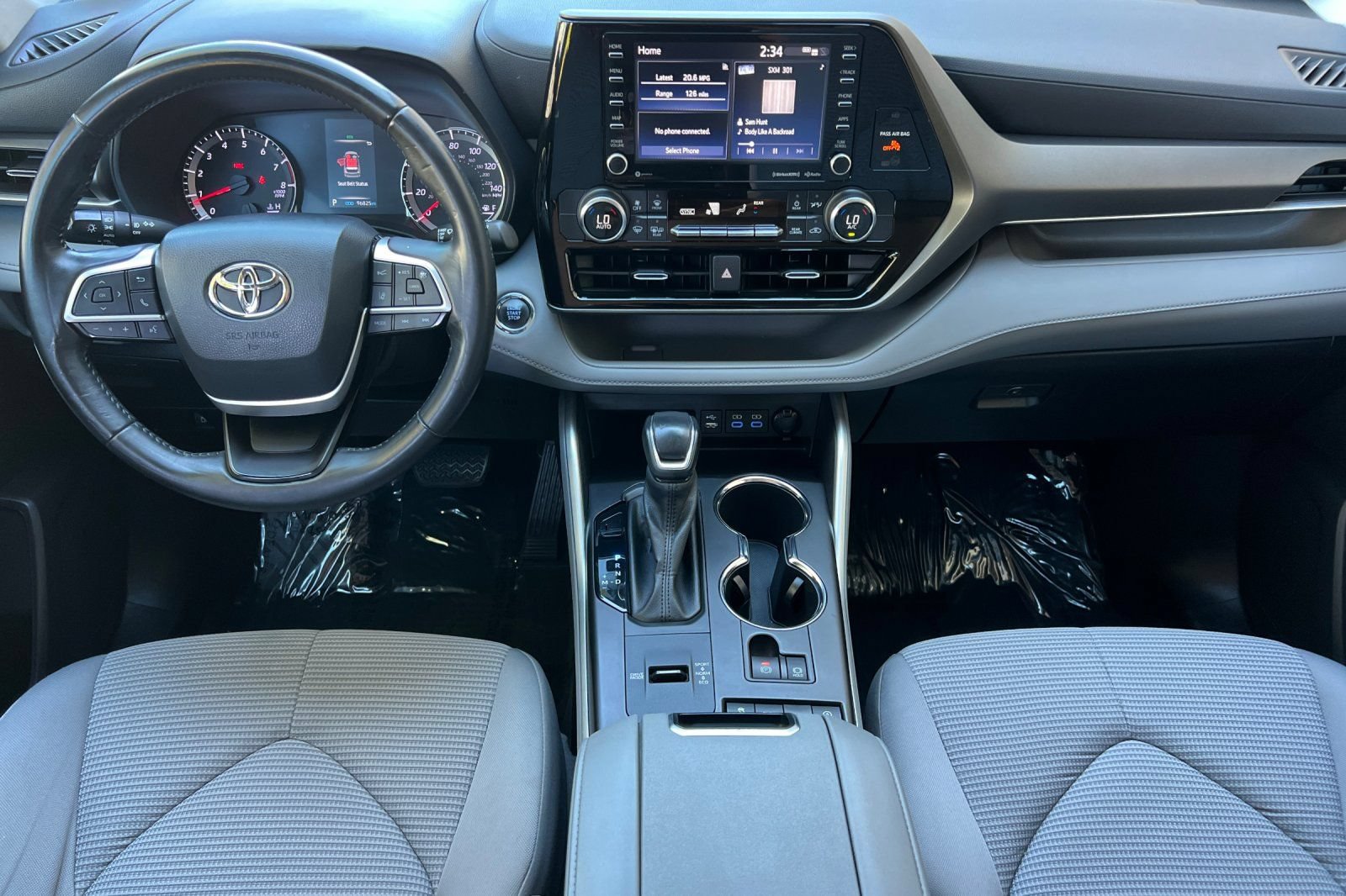 Used 2022 Toyota Highlander LE FWD image 15
