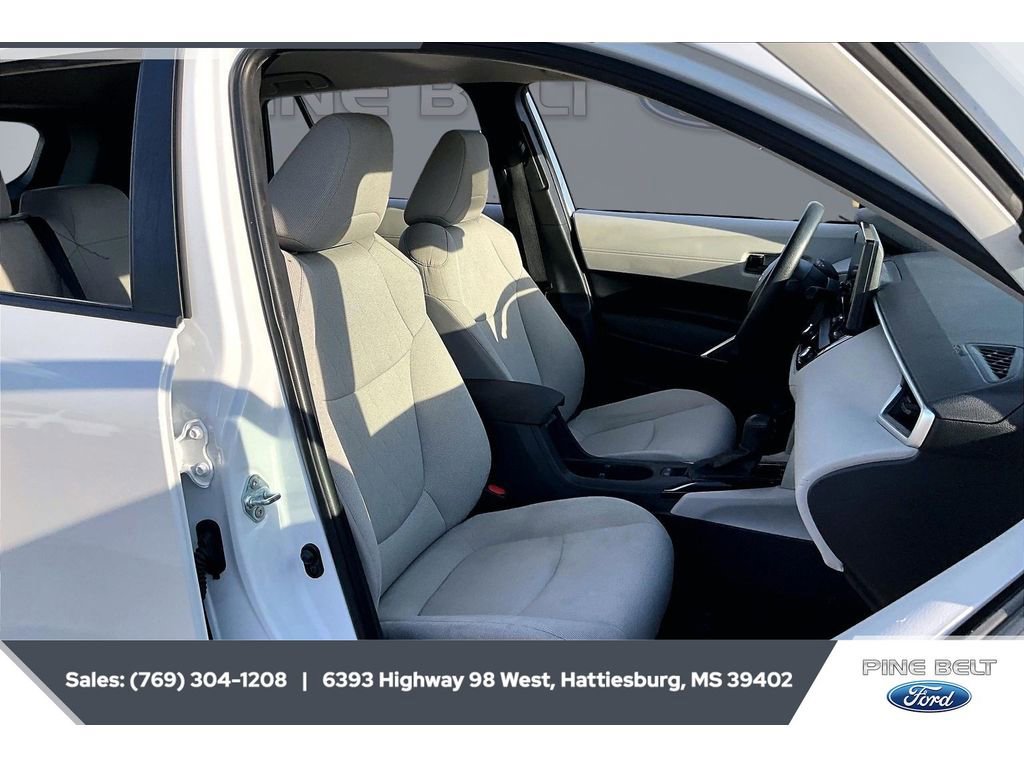 Used 2023 Toyota Corolla Cross L image 8