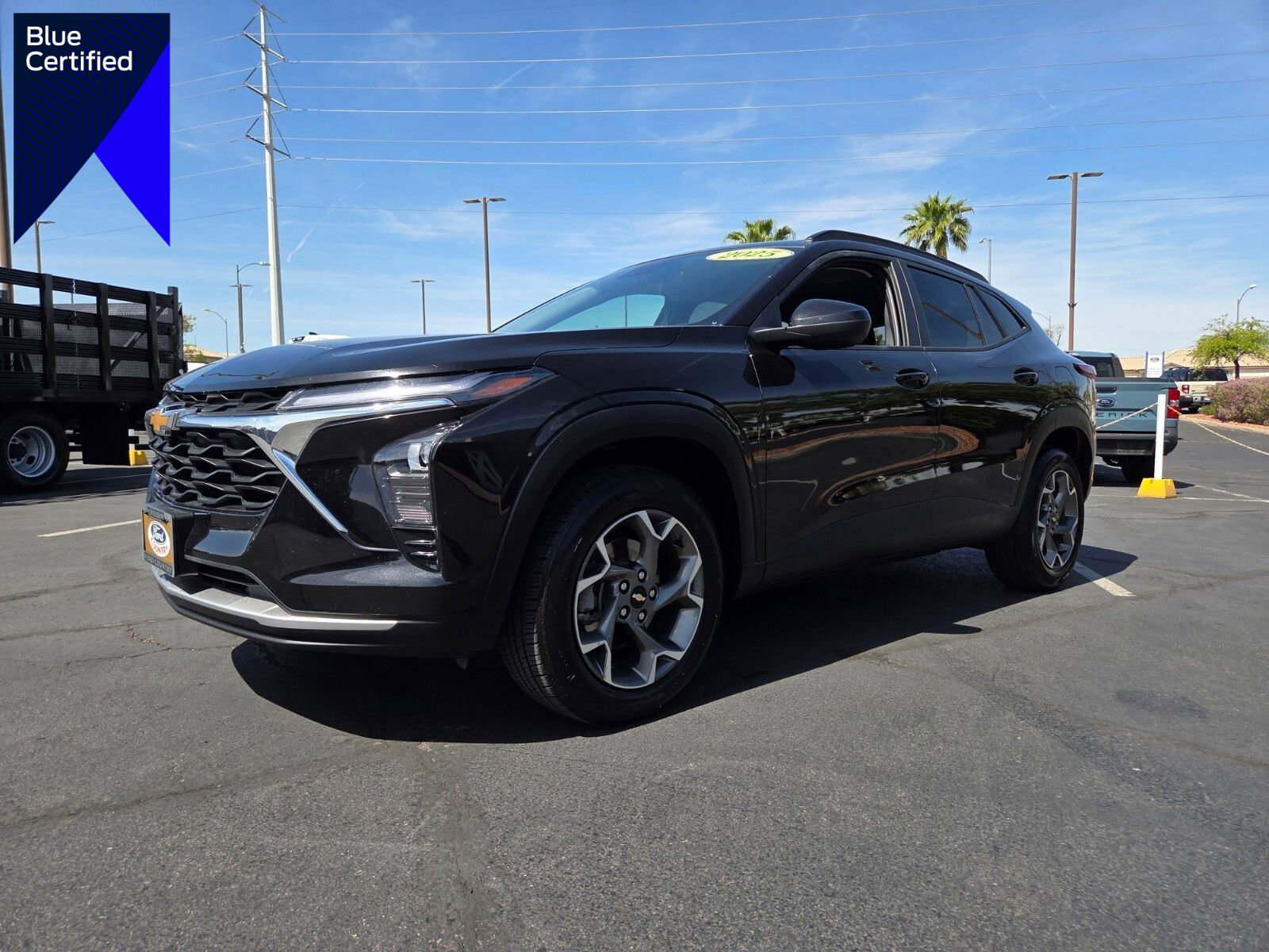 Used 2025 Chevrolet Trax LT image 1