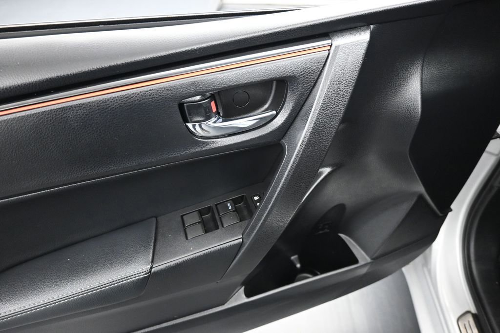 Used 2017 Toyota Corolla SE w/ Carpet Mat Package (TMS) FWD image 37