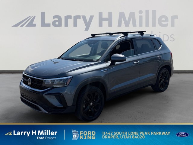 Used 2022 Volkswagen Taos SE w/ Panoramic Sunroof Package