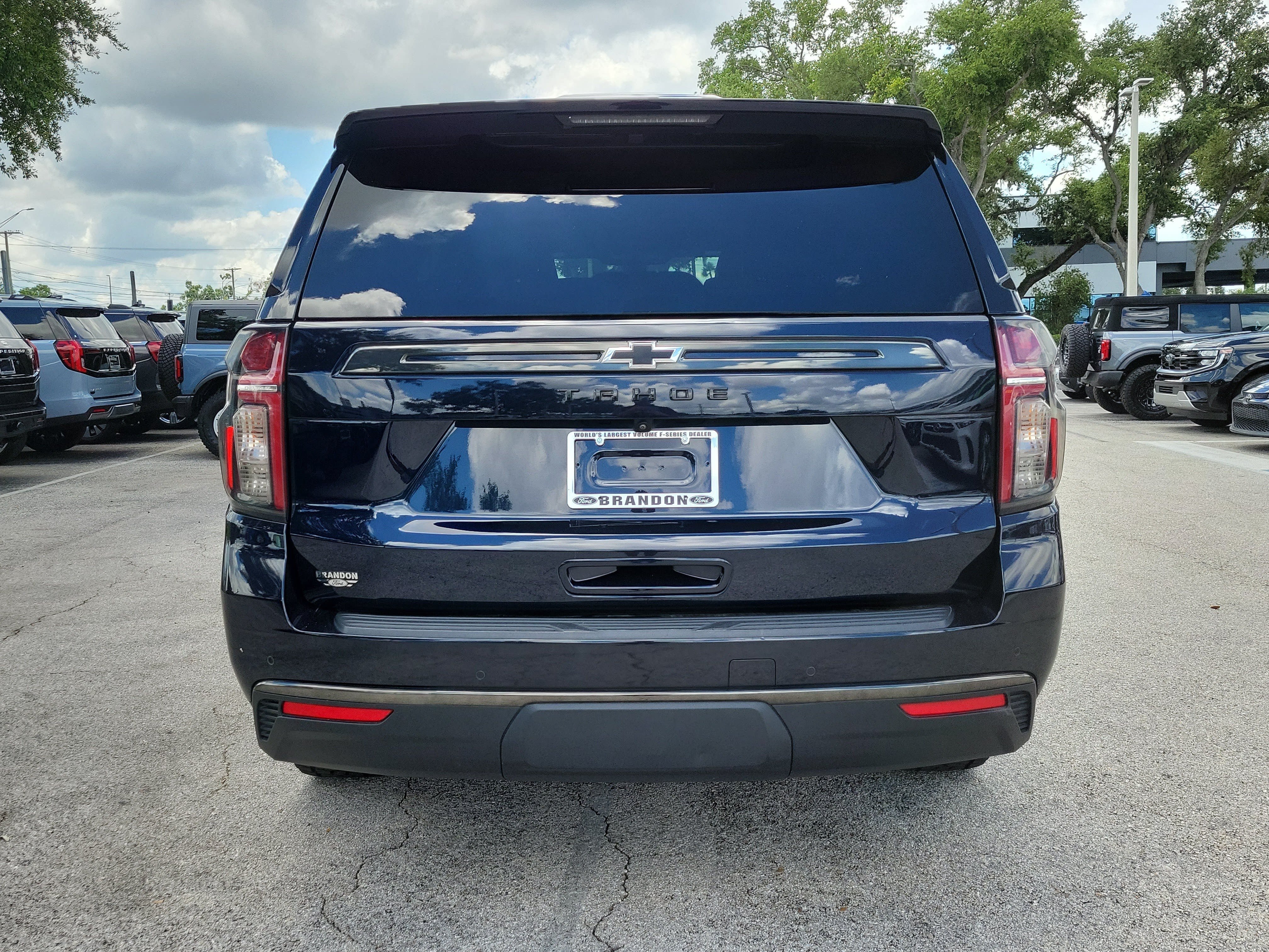 Used 2021 Chevrolet Tahoe Z71 w/ Z71 Off-Road Package AWD/4WD image 8