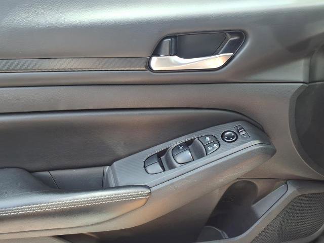 Used 2024 Nissan Altima 2.5 SV FWD image 15