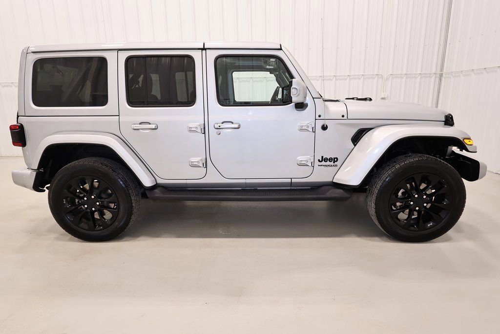 Used 2022 Jeep Wrangler Unlimited Sahara image 9