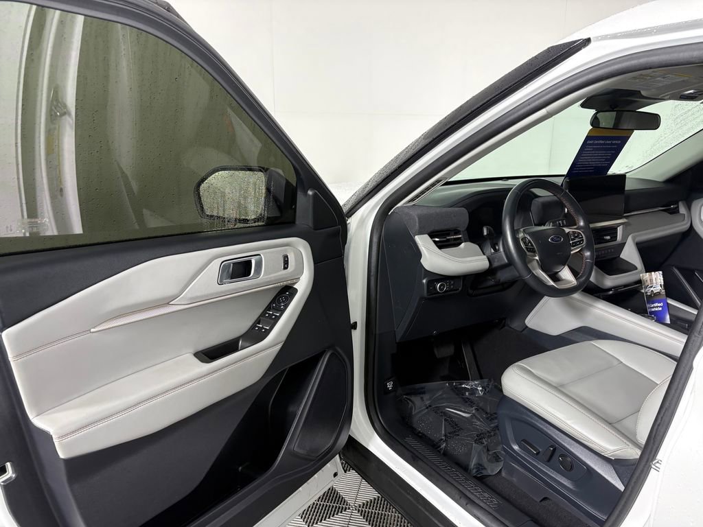 Certified 2025 Ford Explorer Active w/ Active Comfort Package AWD/4WD image 12
