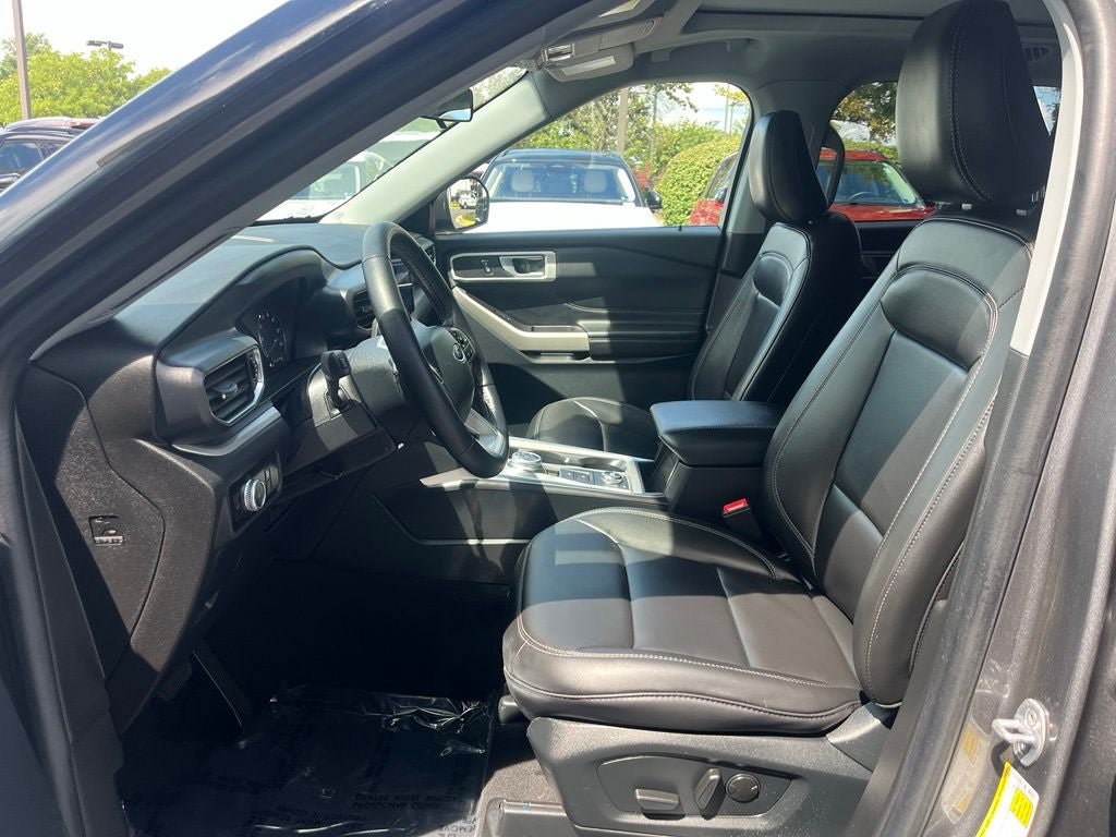 Certified 2023 Ford Explorer XLT w/ Equipment Group 202A AWD/4WD image 24