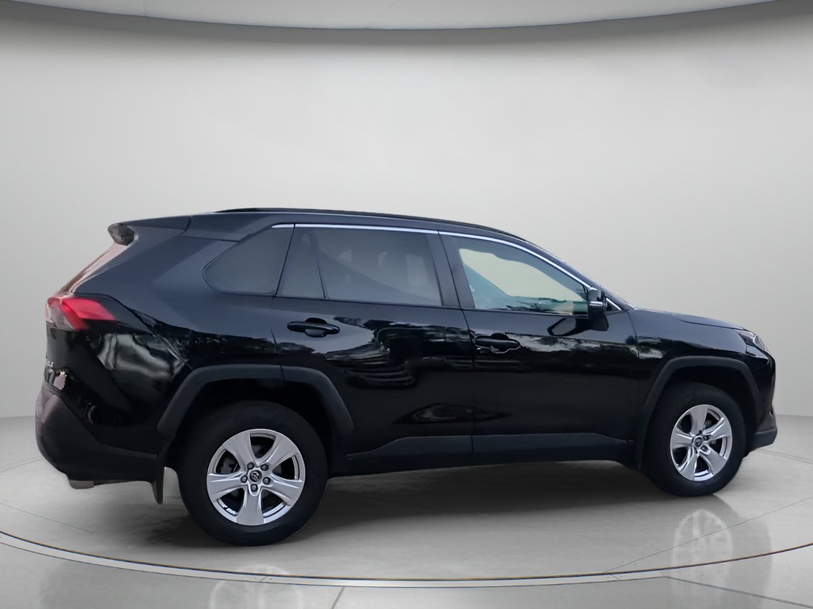 Used 2021 Toyota RAV4 XLE AWD/4WD image 30