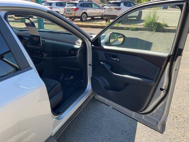 Used 2023 Nissan Rogue SV AWD/4WD image 30