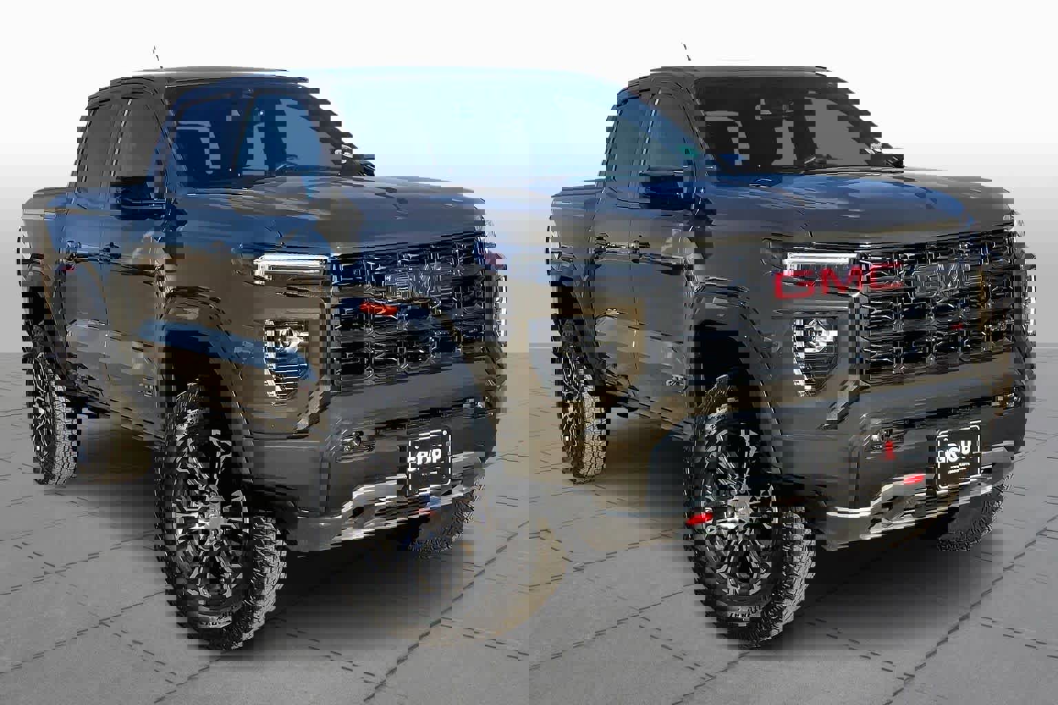 Used 2024 GMC Canyon AT4 image 2