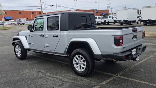 Used 2023 Jeep Gladiator Sport image 4