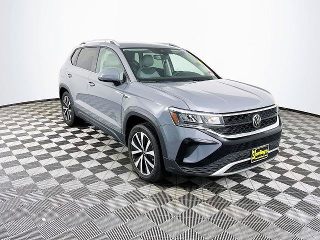 Used 2023 Volkswagen Taos SE AWD/4WD image 1