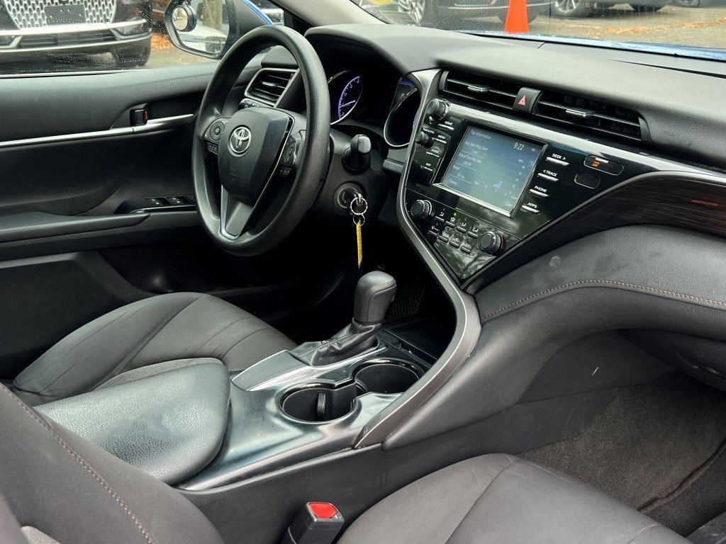 Used 2019 Toyota Camry LE image 9