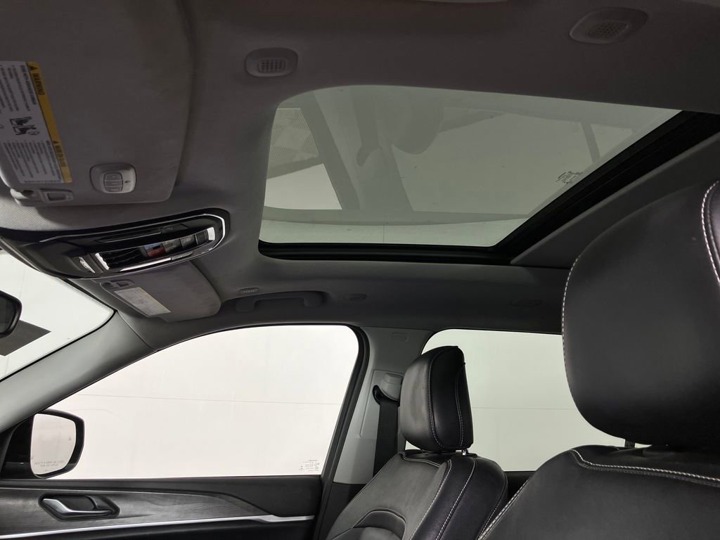 Used 2023 Jeep Grand Cherokee L Limited w/ Black Appearance Package image 35