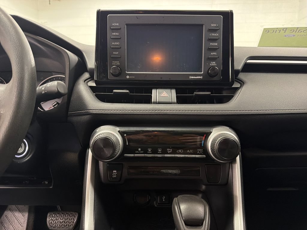 Used 2020 Toyota RAV4 LE FWD image 22
