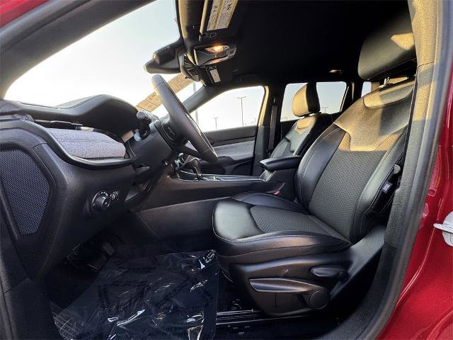 Used 2025 Jeep Compass Latitude image 13