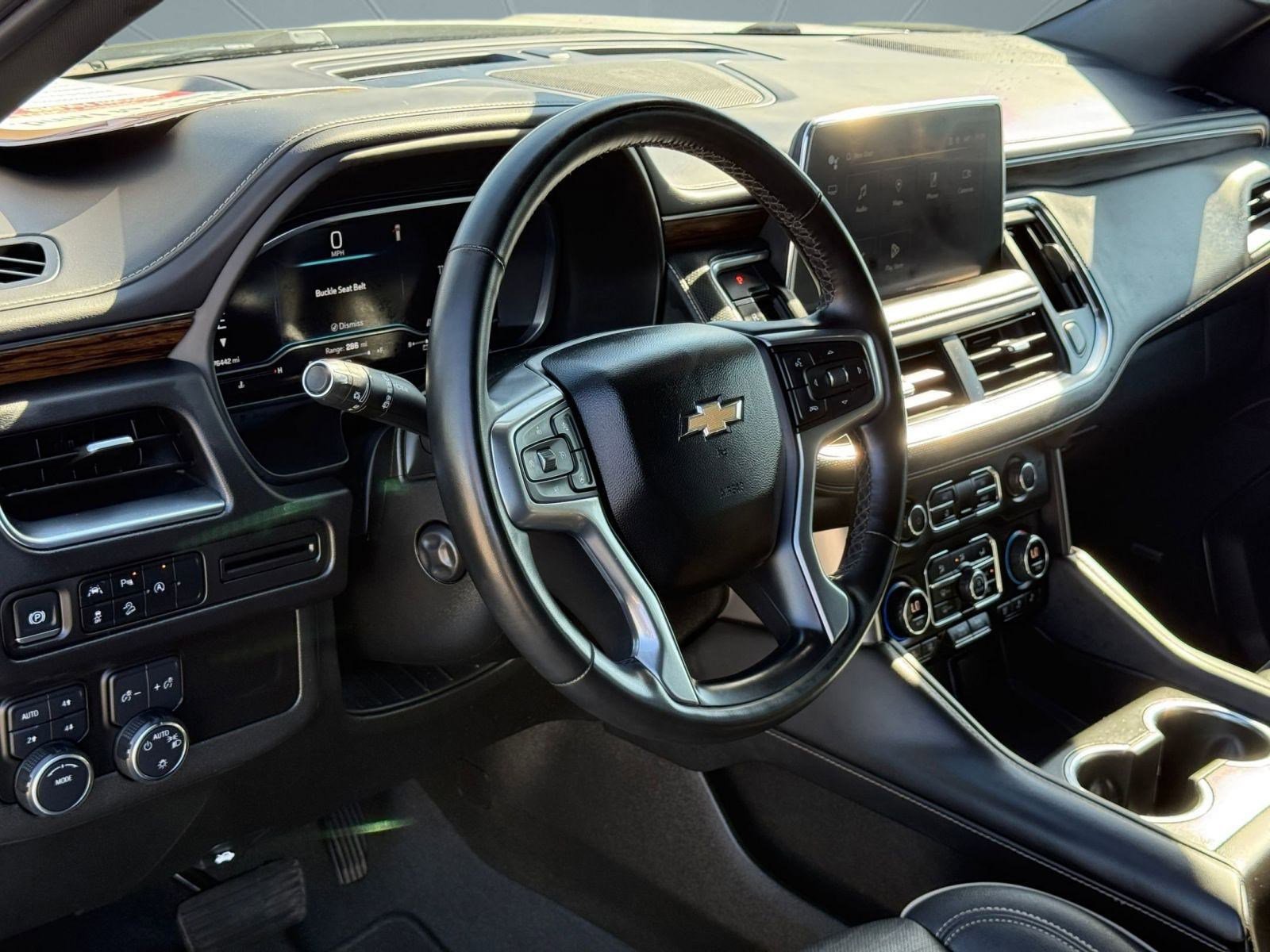 Used 2023 Chevrolet Suburban Premier image 4