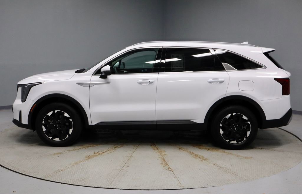 Used 2025 Kia Sorento S image 2