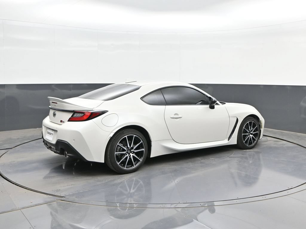 Used 2023 Toyota GR86 RWD image 12