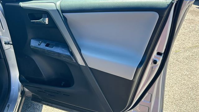 Used 2017 Toyota RAV4 Platinum image 10