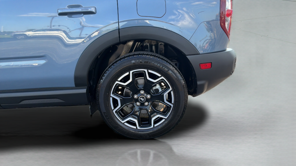Certified 2025 Ford Bronco Sport Outer Banks w/ Outer Banks Tech Package+ AWD/4WD image 31