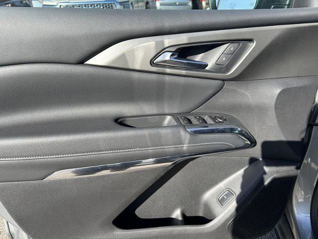 Used 2025 Chevrolet Traverse LT w/ Midnight/Sport Edition image 13