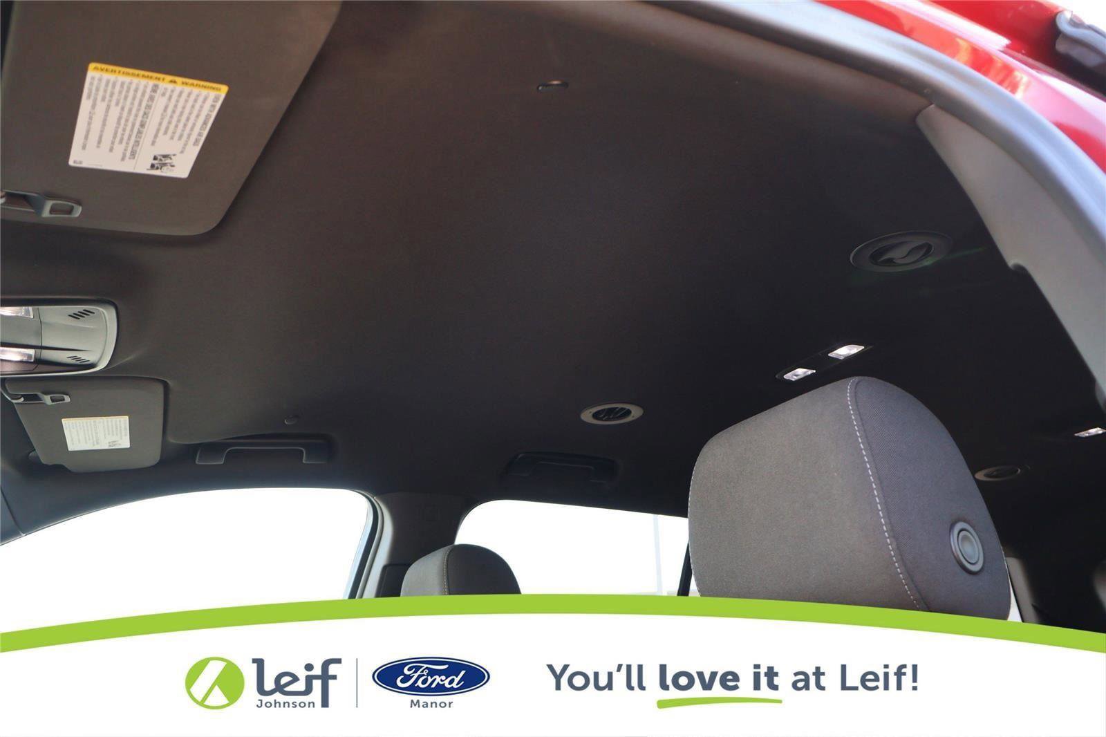 Used 2023 Chevrolet Traverse LT image 14