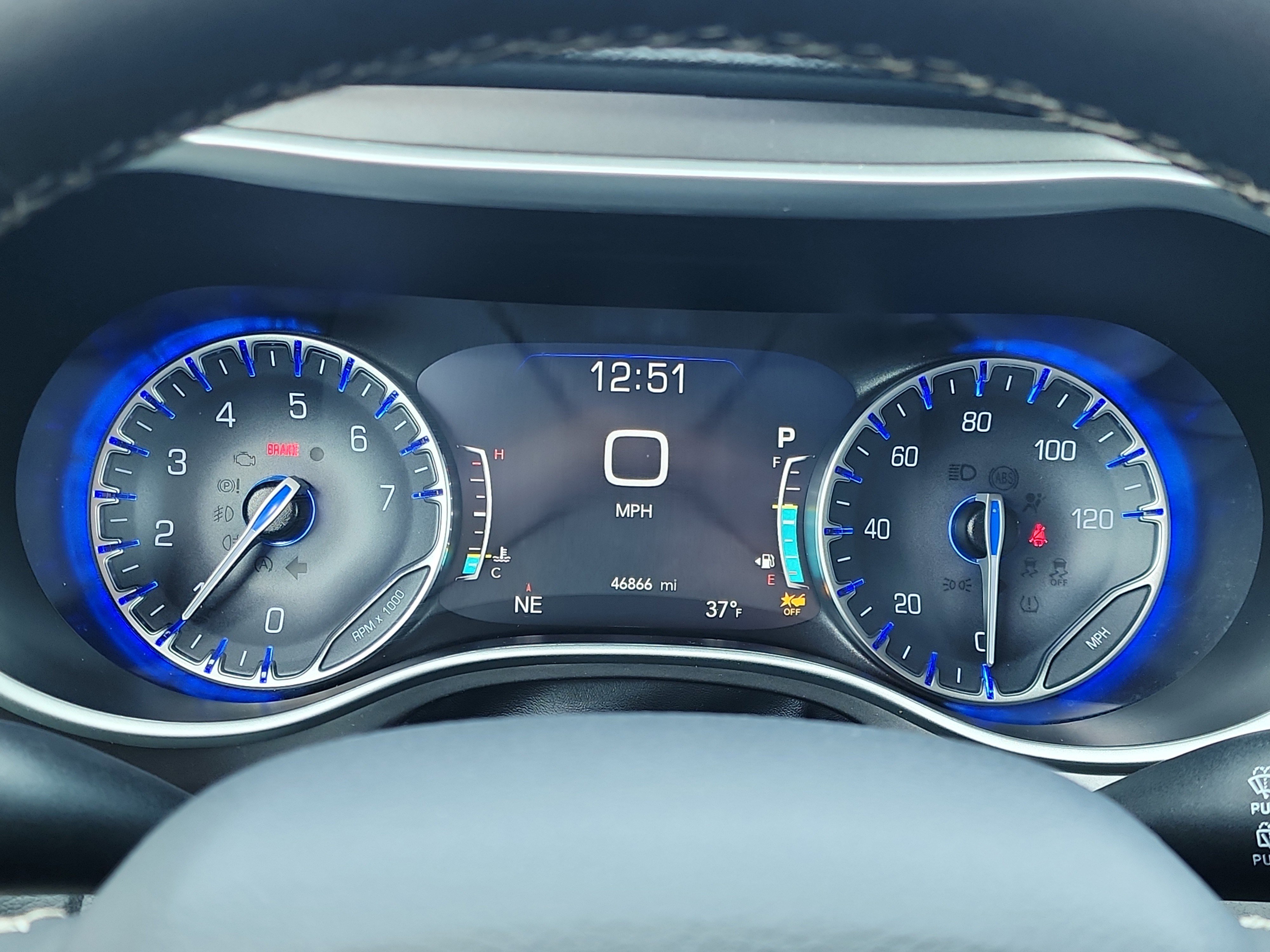 Used 2024 Chrysler Pacifica Touring-L image 23