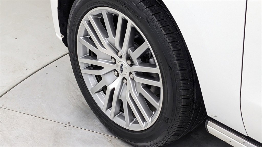 Certified 2023 Ford Expedition Platinum image 5