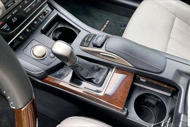 Used 2017 Lexus ES 350 w/ Luxury Package FWD image 16