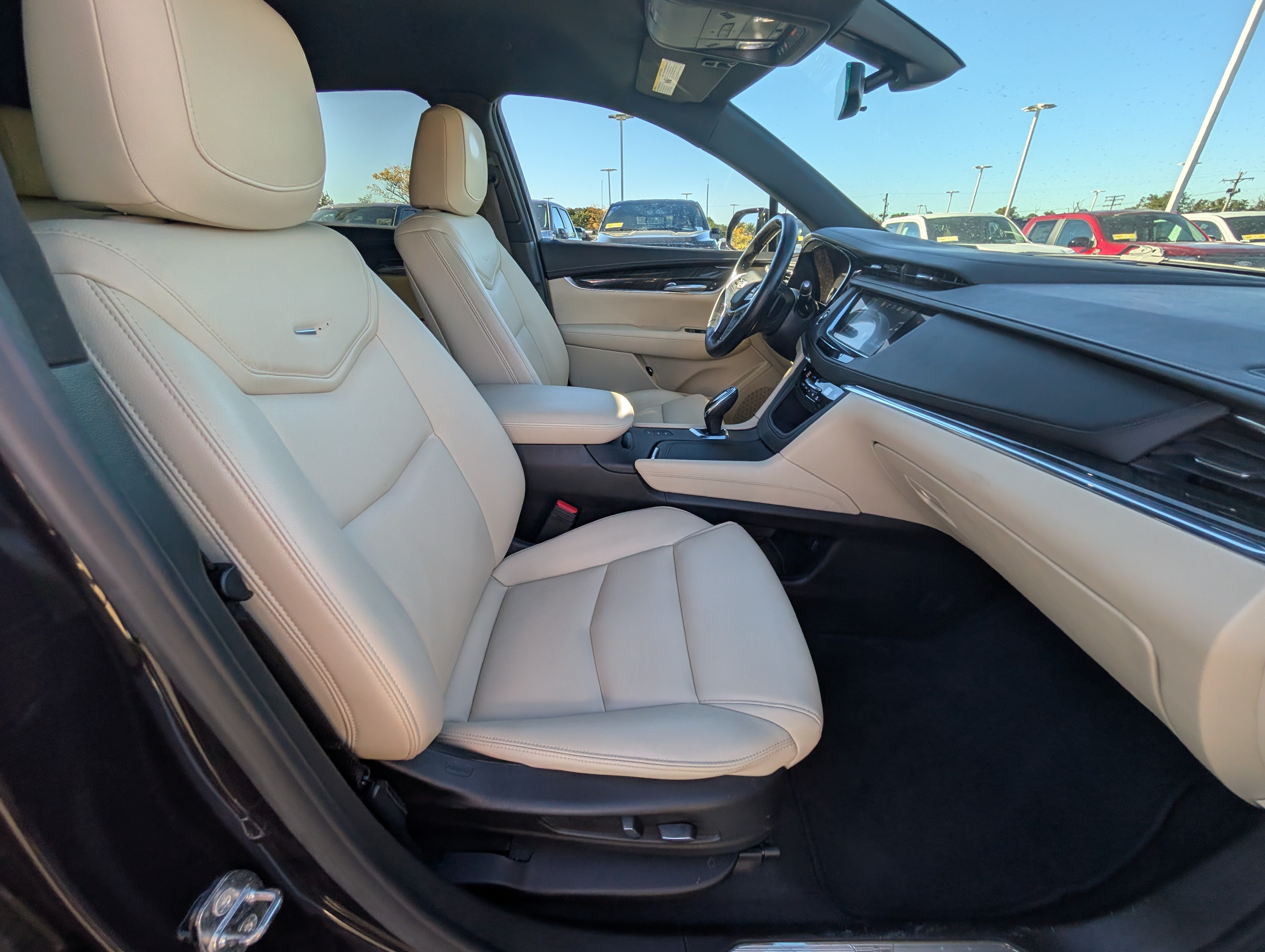 Used 2018 Cadillac XT5 AWD image 12