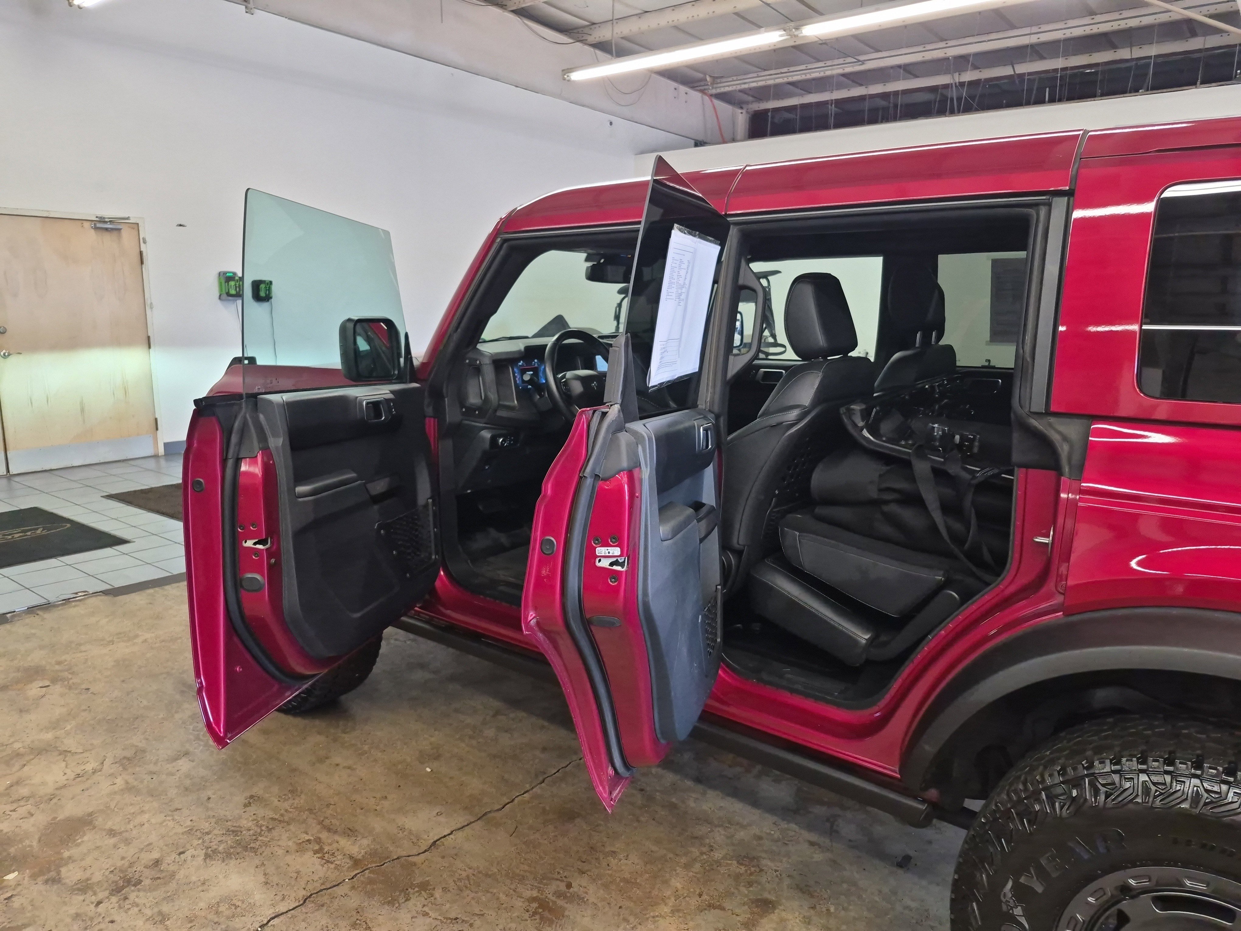 Certified 2025 Ford Bronco Badlands w/ Sasquatch Package AWD/4WD image 13