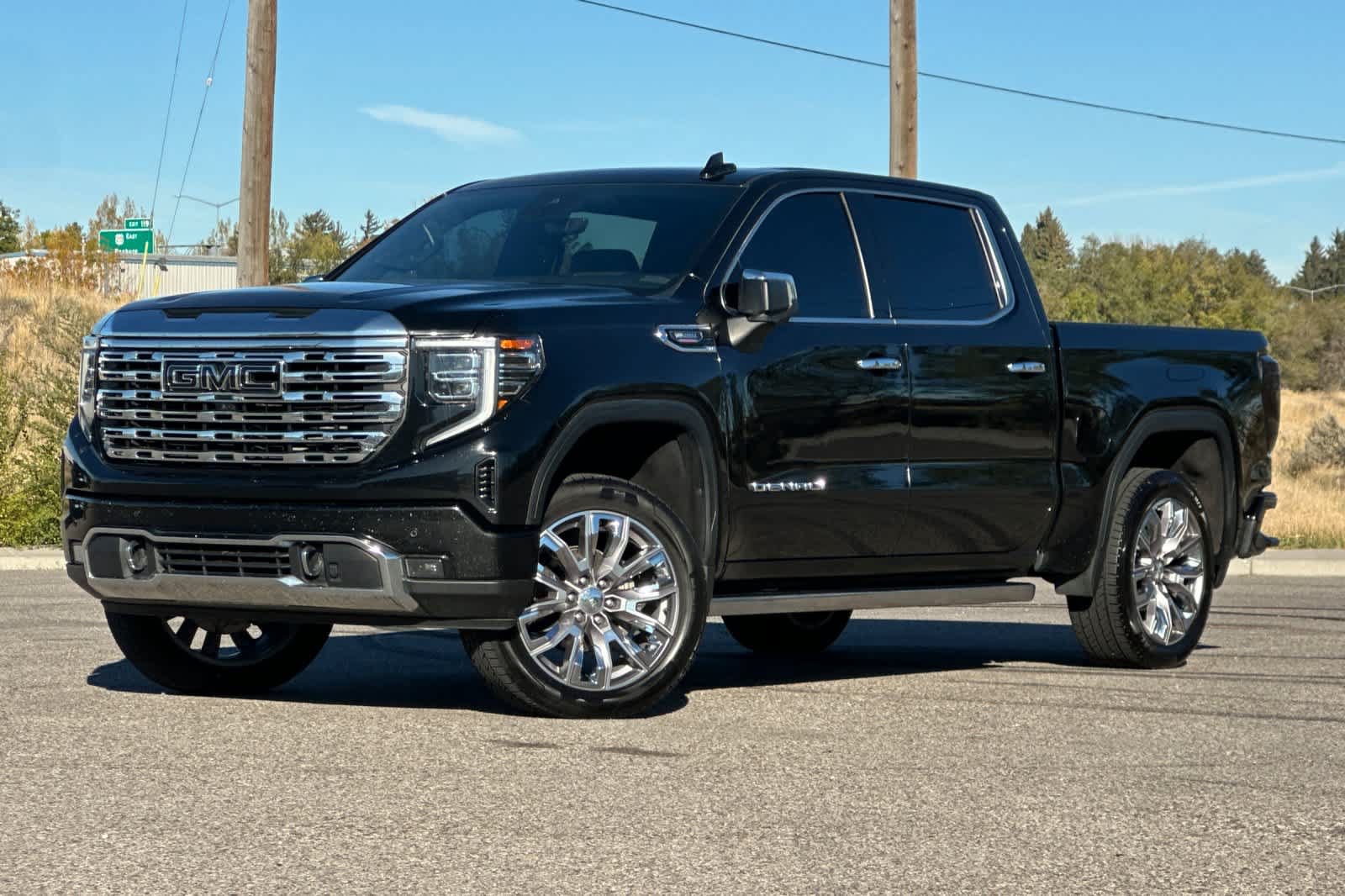 Used 2024 GMC Sierra 1500 Denali w/ Denali Reserve Package AWD/4WD image 1