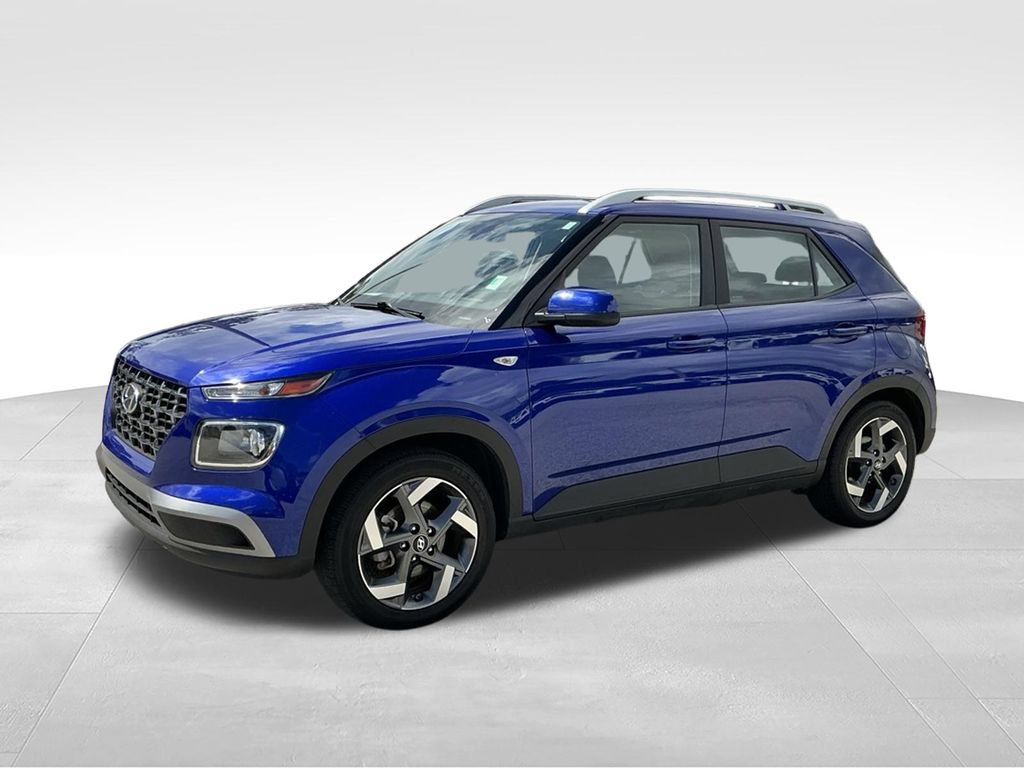 Used 2025 Hyundai Venue SEL FWD image 2