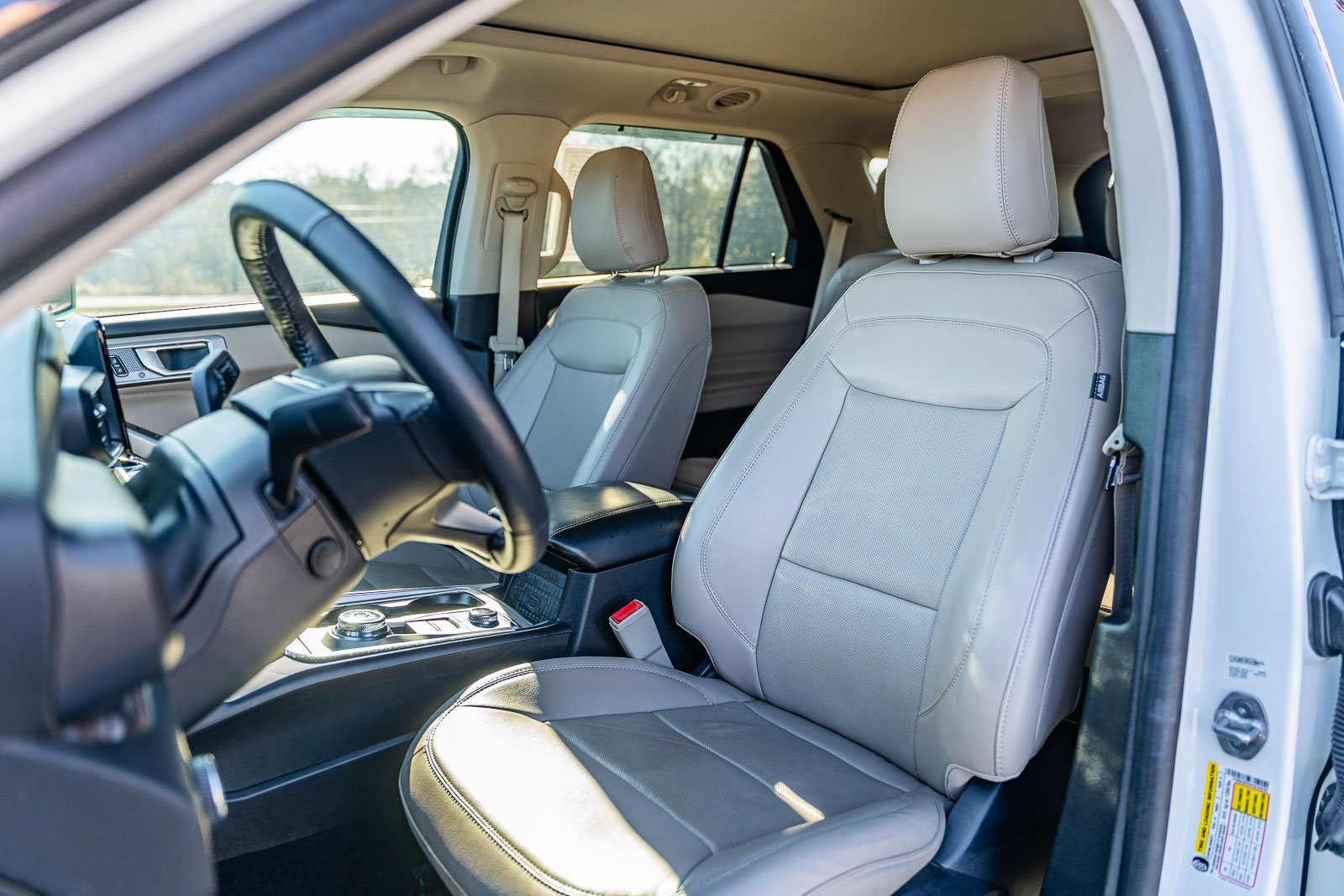 Certified 2023 Ford Explorer Limited w/ Equipment Group 301A image 19