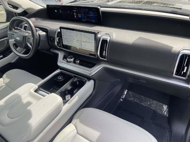 Certified 2025 Ford Expedition Platinum image 35